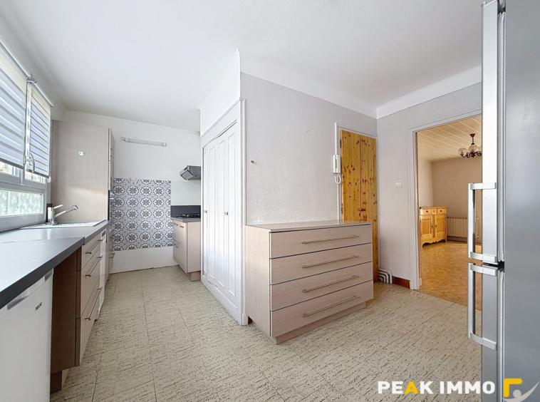 ANNECY   T4 À RAFFRAICHIR AVEC BALCON, CAVE ET BEAUX VOLUMES